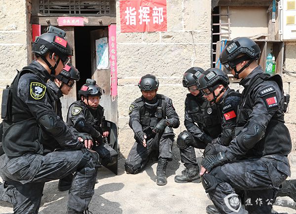 磨砺特警精兵 铸造忠诚利剑—焦作特警支队云豹突击队开展野外极限